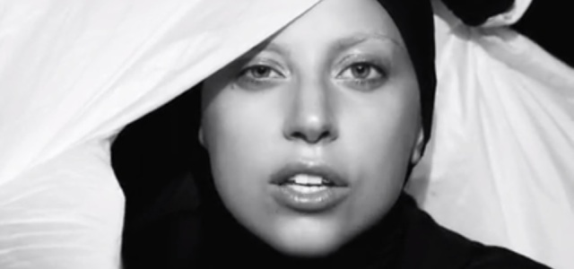 Lady Gaga em seu clipe Applause (Reprodução internet)