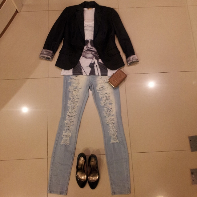 Trendy Store_Camiseta Sly e calça jeans destroyed Vírus