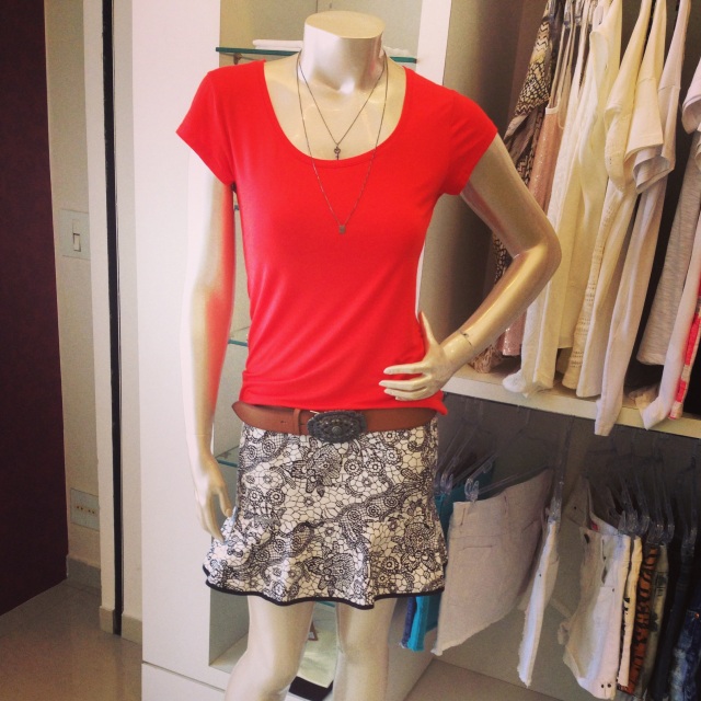 Trendy Store_Saia sino pb e blusa coral