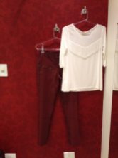 Trendy Store_Blusa franjas e calça em sarja resinada bordô