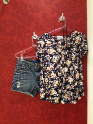 Trendy Store_Blusa floral e jeans