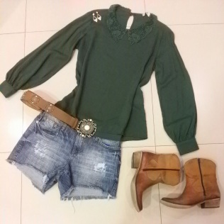 Trendy Store_Blusa gola anos 60 + shorts jeans
