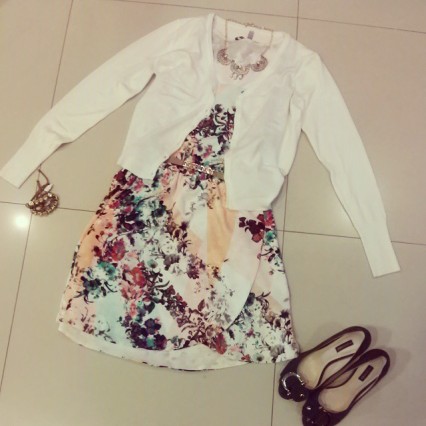 Trendy Store_Cardigã e vestido floral