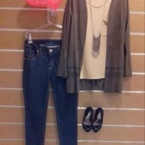 Trendy Store_Casaco, blusa básica camelo e skinny jeans